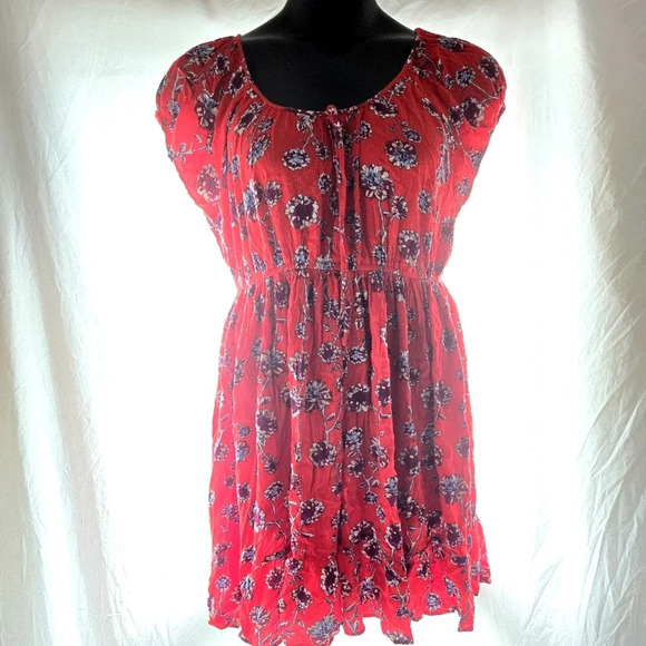 K Jordan Dresses & Skirts - Lovely Red Floral Crepe Dress
